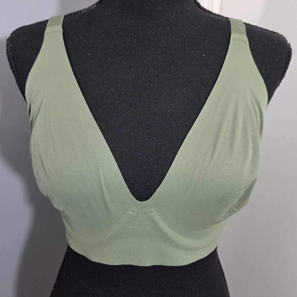 Aerie Smoothez Sage Green Unlined Plunge Bra 34DD